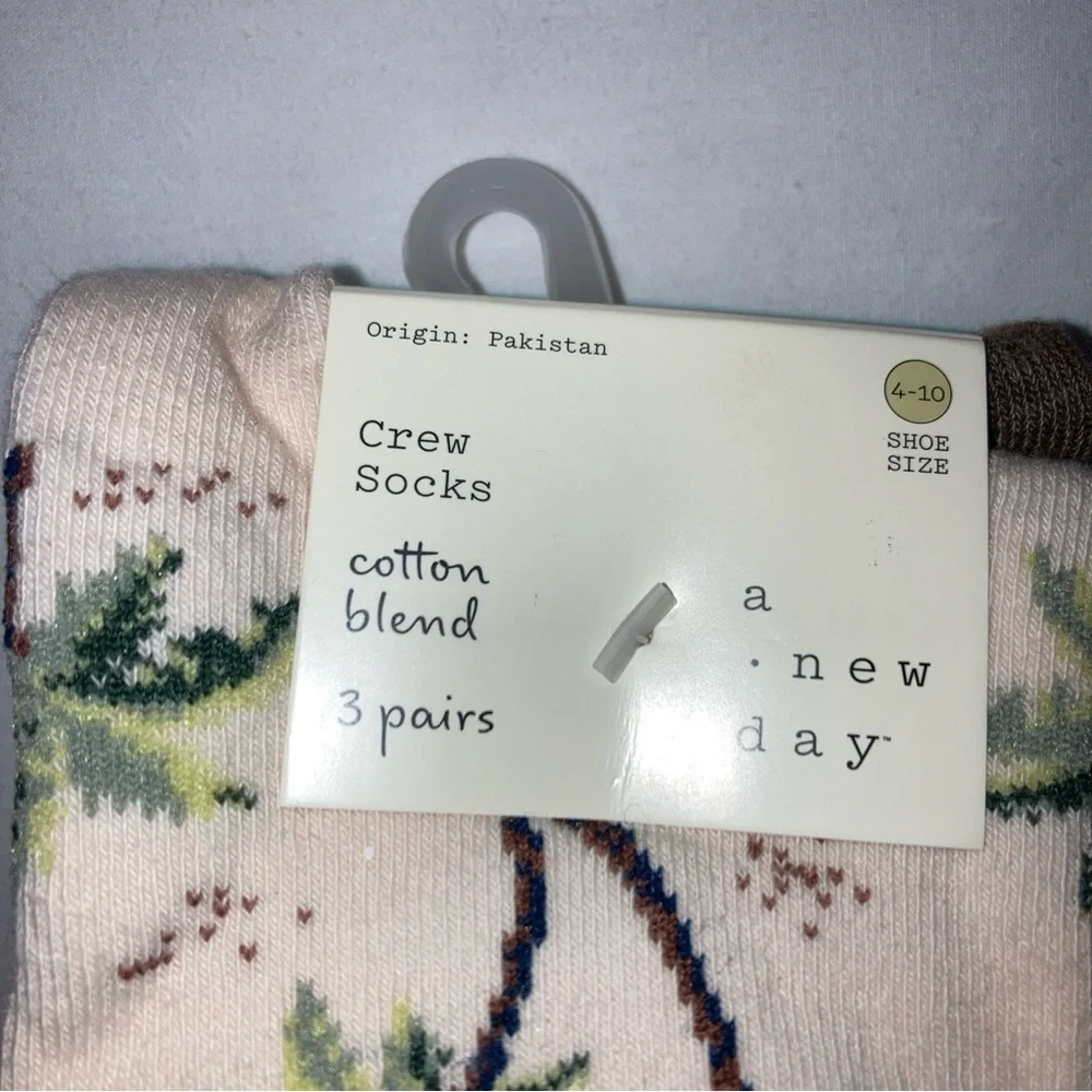 2 packs of A New Day Palm Women’s Print and Solid Brown and cream colored socks.